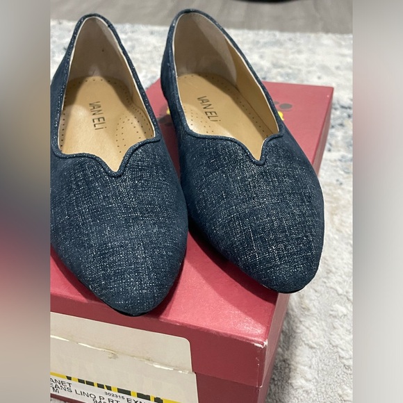 New in Box VANELI Ganet Jeans Flat Size 5M - Picture 4 of 4